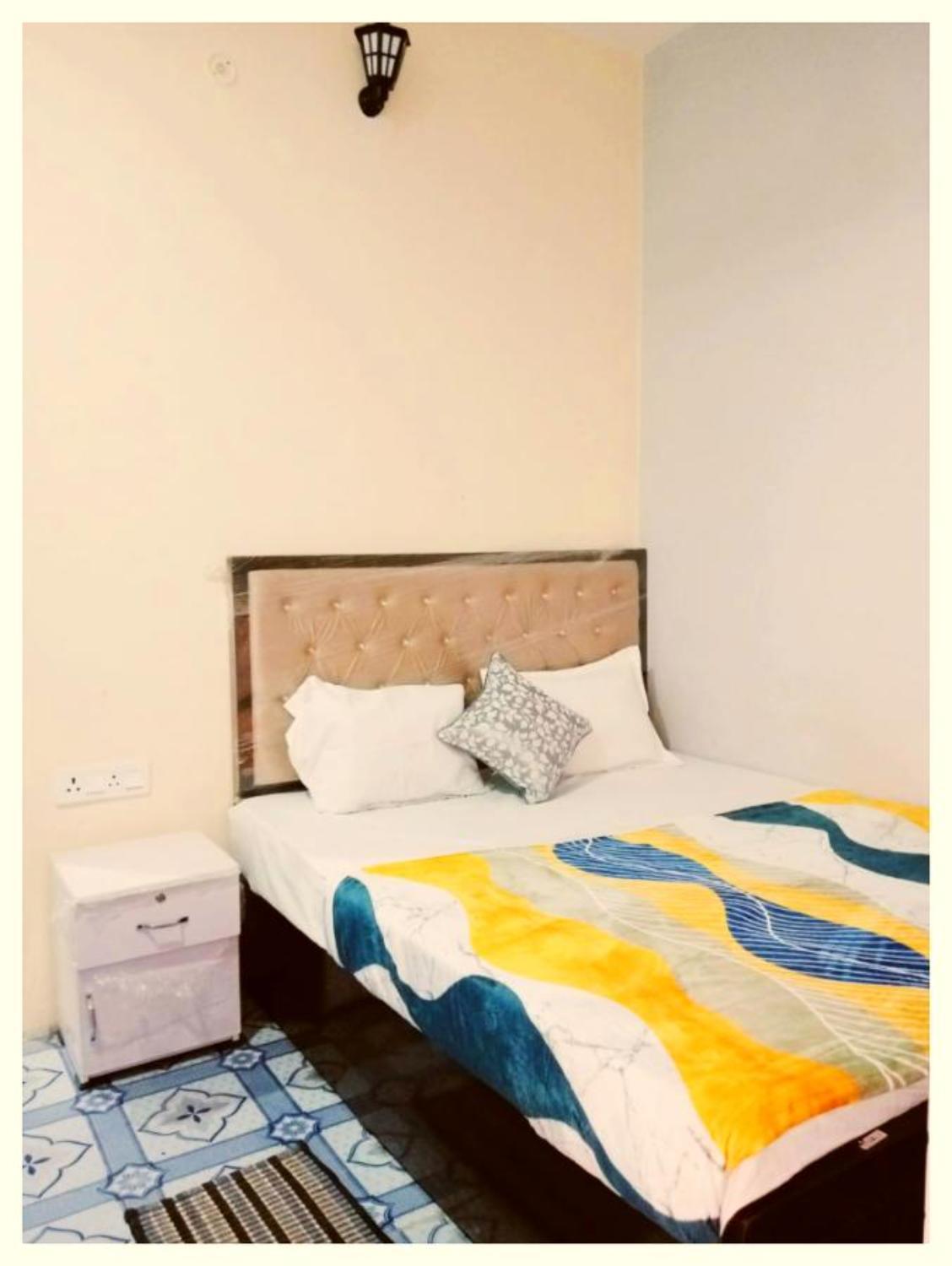 Homestay The Rainbo Premium Residency Near Kashi Vishwanath Temple - Assi Ghat &ganga River - Fully Air Conditioning - Free Wi-fi & Service - Premium Varanasi