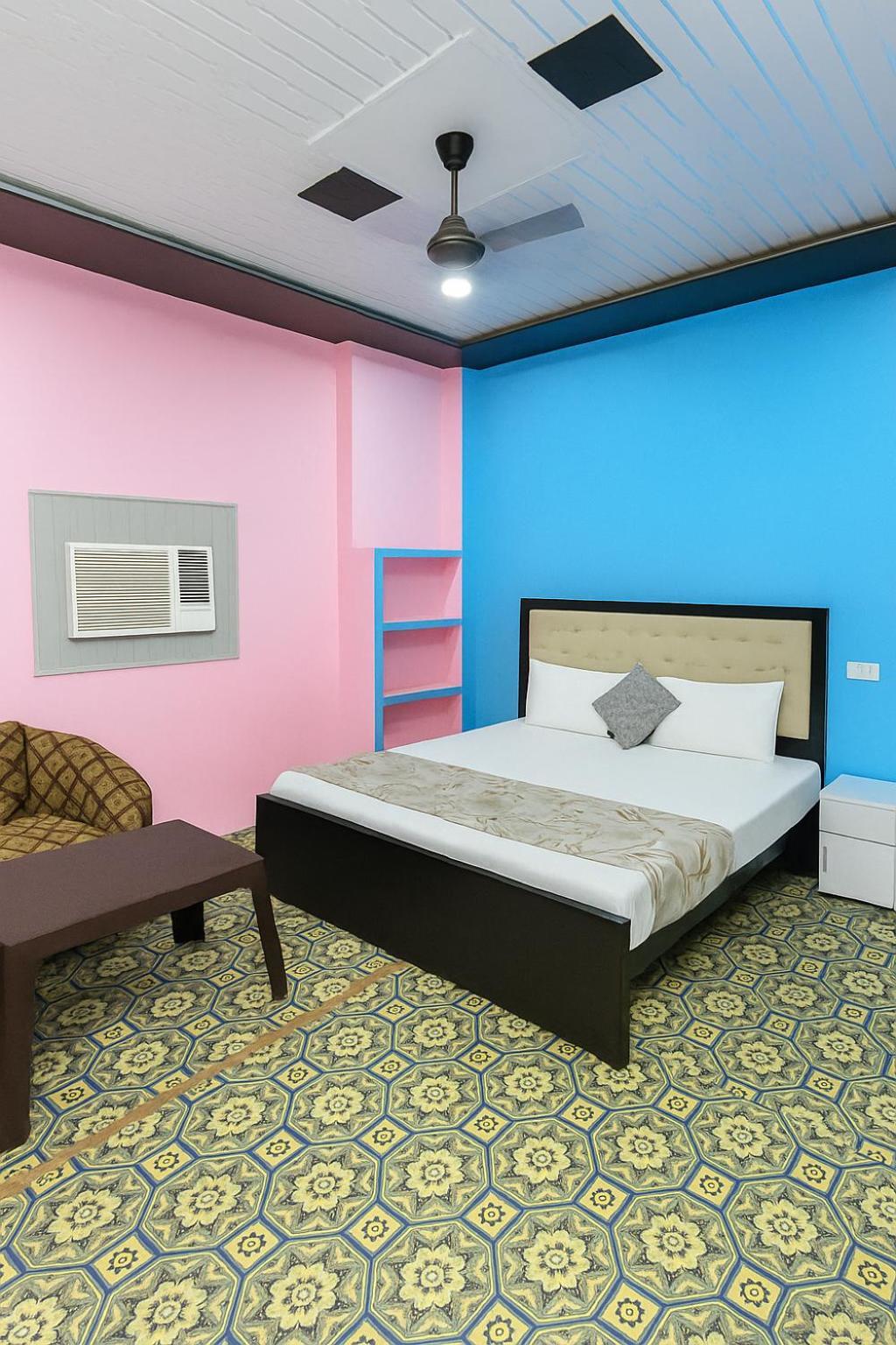 The Rainbo Premium Residency Near Kashi Vishwanath Temple - Assi Ghat &ganga River - Fully Air Conditioning - Free Wi-fi & Service - Premium Homestay