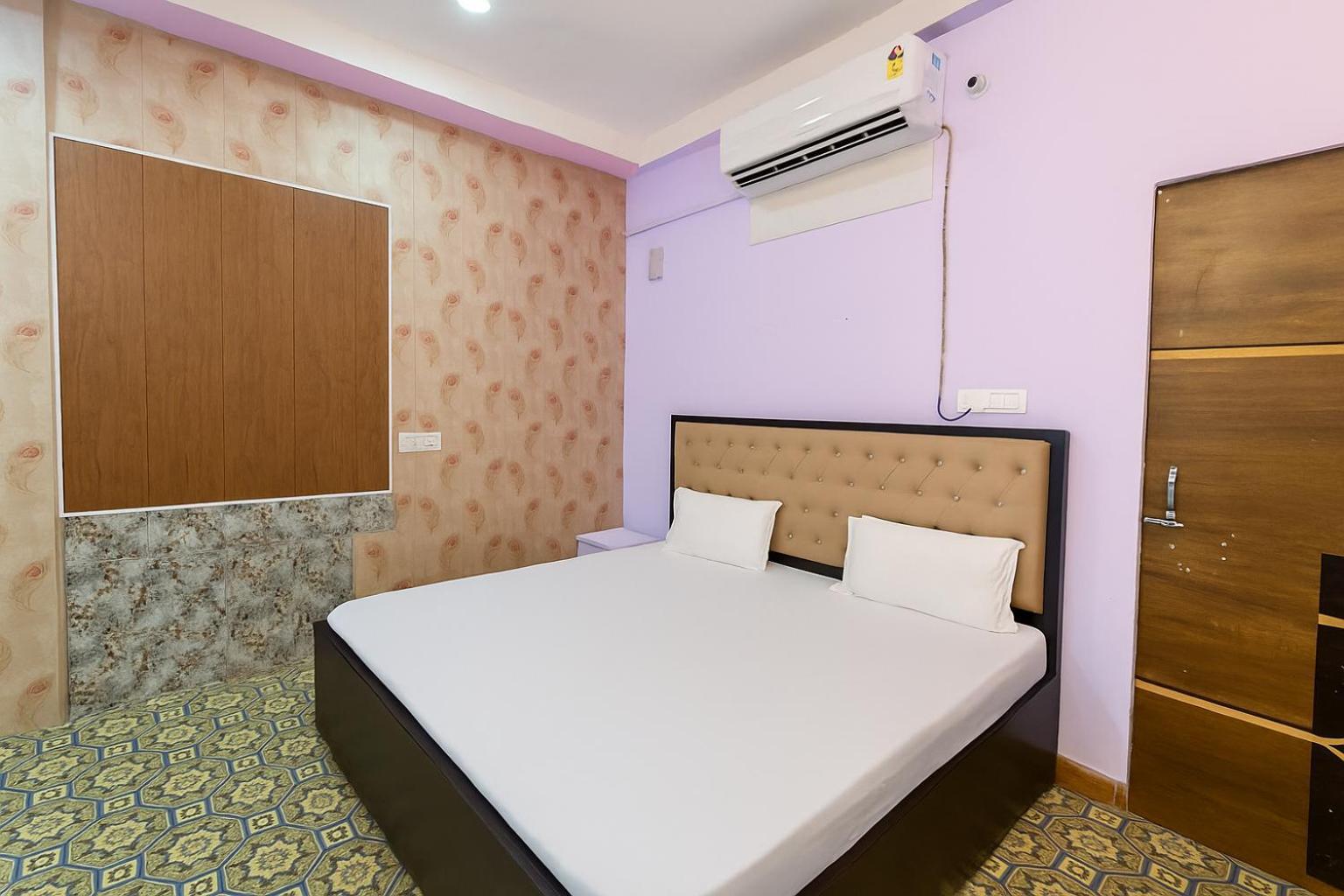 The Rainbo Premium Residency Near Kashi Vishwanath Temple - Assi Ghat &ganga River - Fully Air Conditioning - Free Wi-fi & Service - Premium Homestay Varanasi